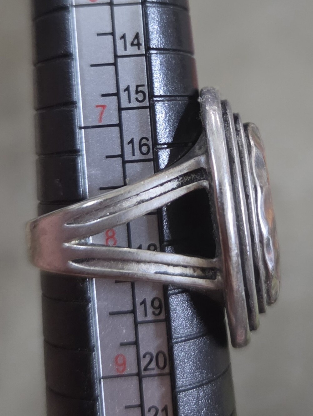 Premier Designs Momentum Ring Size 8 Retired Silvertone Hammered Statement - Picture 5 of 5